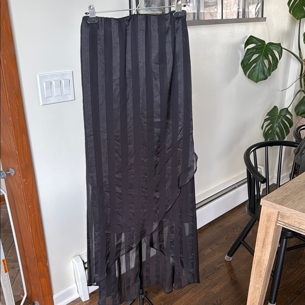 Elegant Black Striped Strapless Dress